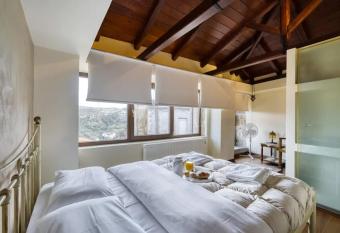 Villa Panona allows 18 year olds to book a room