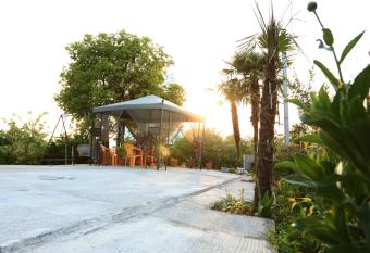 Rainbow Rooms Apart Hotel has Balcony rooms