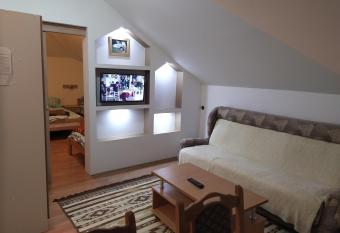 Guesthouse Borovi has Balcony rooms