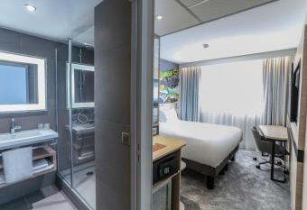 Arena Hotel La Defense allows 18 year olds to book a room