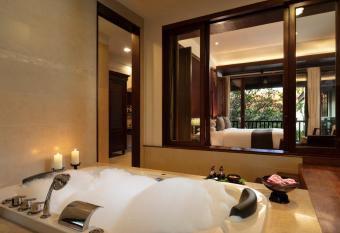Anantara Angkor Resort has rooms with a private hot tub