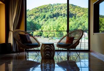Hanayashiki Ukifune-en has Balcony rooms
