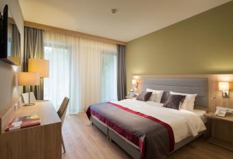 Akeah Verdi Budapest allows 18 year olds to book a room