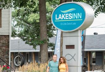 Lakes Inn has Balcony rooms