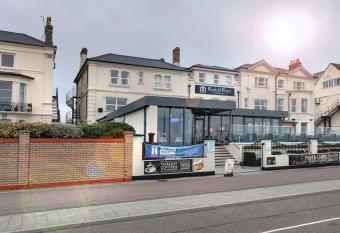 Best Western Hotel Hatfield allows 18 year olds to book a room
