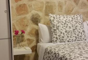 Toledo Flat, City Centre allows 18 year olds to book a room