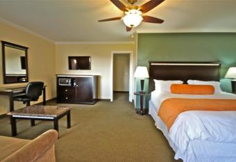 Travelodge by Wyndham Santa Maria has Balcony rooms