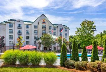 Comfort Suites Hanes Mall allows 18 year olds to book a room
