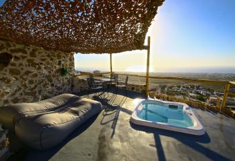 Fertimo Suites by Karpimo allows 18 year olds to book a room