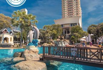 Long Beach Garden Hotel & Pavilions has Balcony rooms