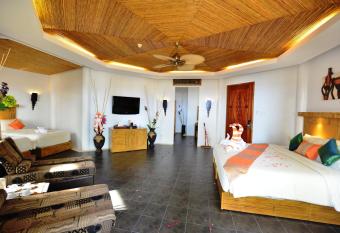 Ambassador In Paradise has Balcony rooms