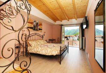 B&B La Vecchia Tipografia - Lago D Idro has Balcony rooms