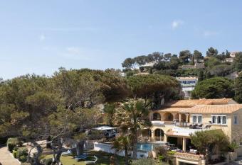 Villa Les Glycines has Balcony rooms