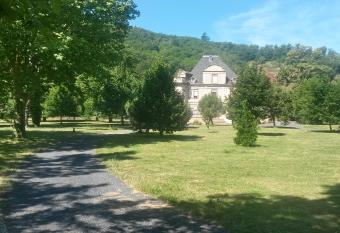 R  sidence du Rougier allows 18 year olds to book a room