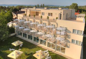 K  t Korona Konferencia   s Wellness Hotel has Balcony rooms