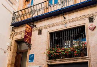 Cicerone de Sevilla has Balcony rooms