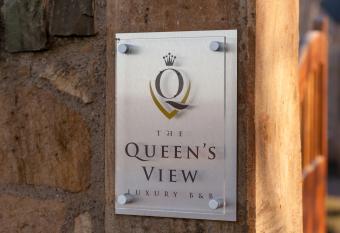 The Queens View Luxury B&B has Balcony rooms