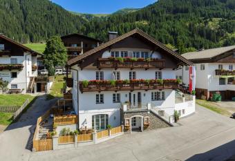 Apartments Gannerhof allows 18 year olds to book a room