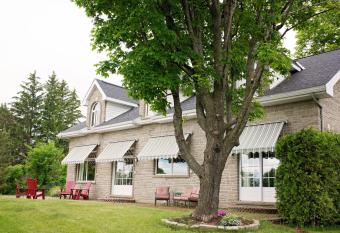 Rock Hill Bed & Breakfast has Balcony rooms