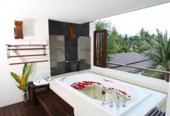 Evergreen Resort has Balcony rooms