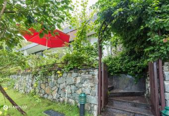 Flamingo Villa Happy has rooms with a private hot tub