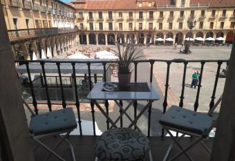 Viva Le  n has Smoking/Balcony rooms