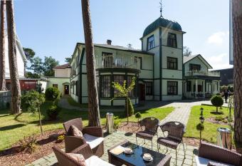 Sunset Hotel has Balcony rooms