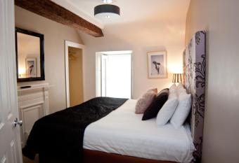 7 Boutique Hotel allows 18 year olds to book a room