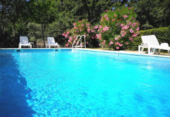 Au Bien Etre piscine has Balcony rooms