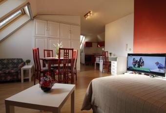 Guest Rooms Stay Nexus has rooms with a private hot tub