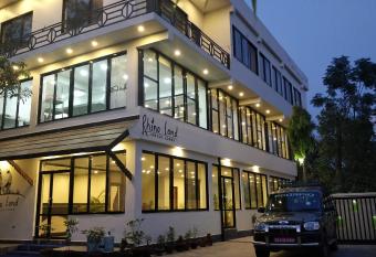 Rhino Land Jungle Lodge has Balcony rooms