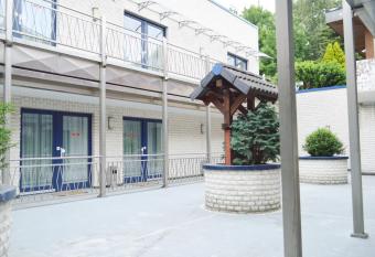 Hotel B8 Voerde allows 18 year olds to book a room