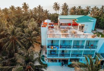 Bliss Dhigurah has Balcony rooms