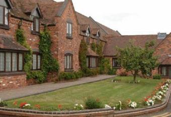 The Pear Tree Inn & Country Hotel allows 18 year olds to book a room