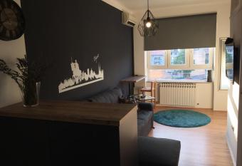 Apartman E5 allows 18 year olds to book a room