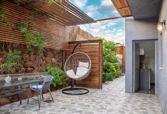 Modern&Quiet place has Balcony rooms