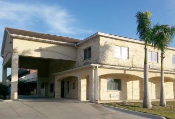 La Copa Inn Alamo allows 18 year olds to book a room