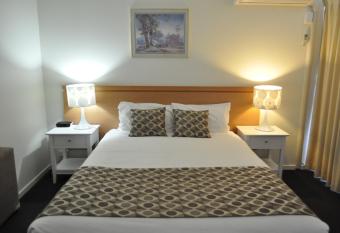 Albury Burvale Motor Inn allows 18 year olds to book a room