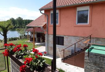 Tiski mir has Balcony rooms