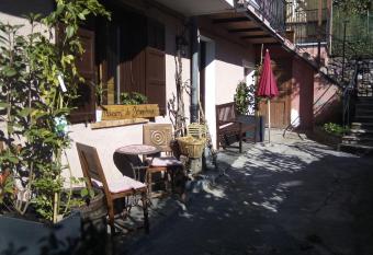 La Maison de Josephine has Balcony rooms