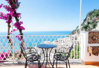 La Bizantina Luxury Villa has Balcony rooms