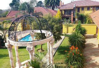 Acre of Africa Guesthouse has Balcony rooms