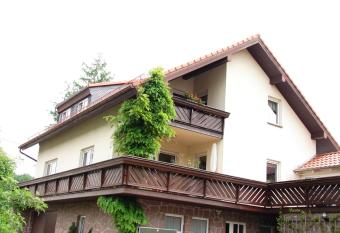 Ferienwohnung im DG, Parkplatz vorm Haus, WLAN has Balcony rooms