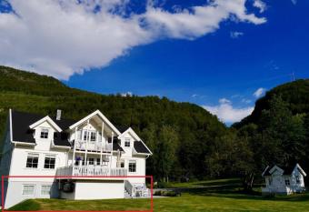 Odlandsvegen Basement Apartment allows 18 year olds to book a room