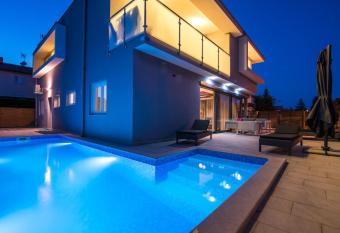 Luxury Apartment Imperia has Balcony rooms