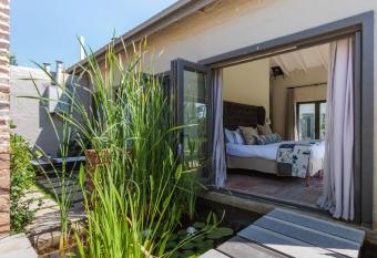 Veranda House Boutique Accommodation allows 18 year olds to book a room