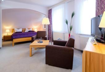 Hotel Riemann allows 18 year olds to book a room