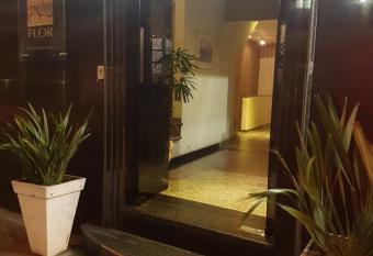 Hotel Flor has Smoking rooms