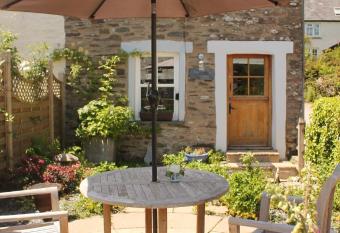 Sky Cottage allows 18 year olds to book a room