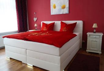 Ferienwohnung Schlossblick Altenburg (Fr  hst  ckspension m  glich) has Balcony rooms